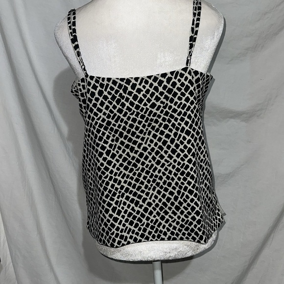 black & white Banana Republic giraffe print sleeveless blouse size small - Picture 2 of 4